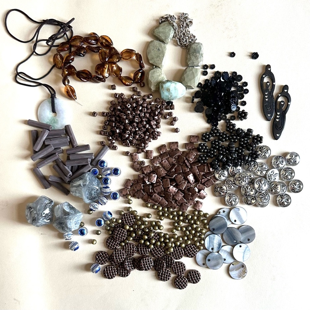 Lot of mixed beads & pendants 1lb 6oz weight total
